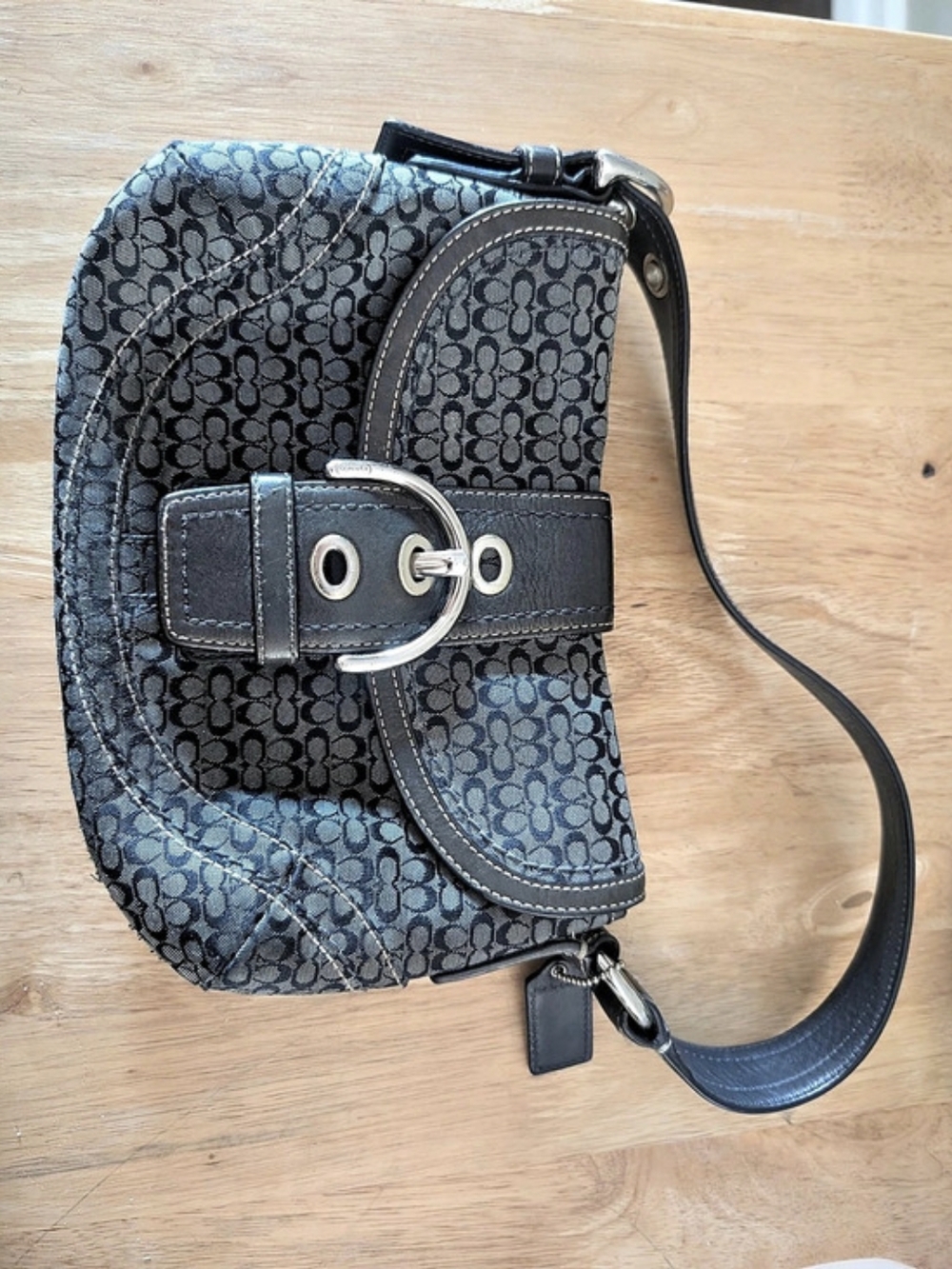 Vintage Coach Soho Signature Buckle Flap Shoulder Bag Crossbody Bag Black & Gray